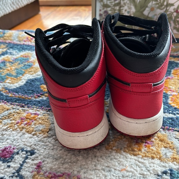 Air Jordan, black and red low top sneakers - Picture 3 of 6